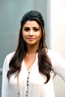 Daisy Shah photo #