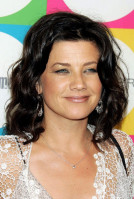 Daphne Zuniga photo #