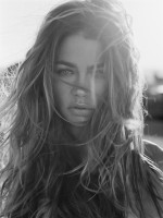 Denise Richards photo #