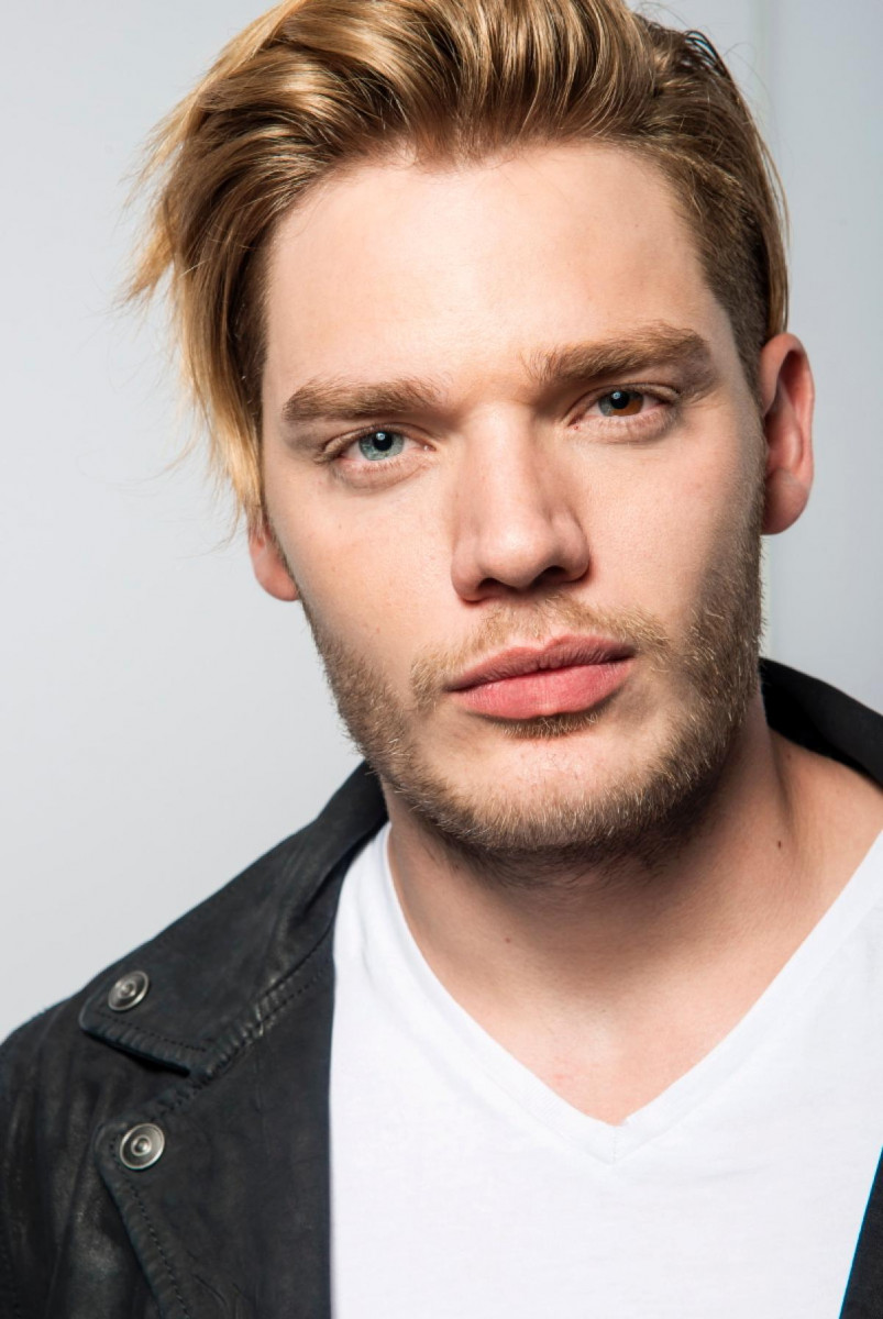 Dominic Sherwood: pic #915500