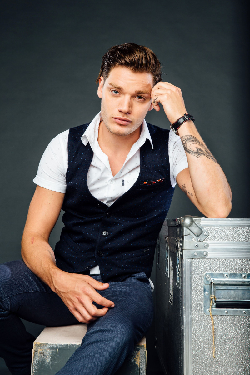 Dominic Sherwood: pic #955237