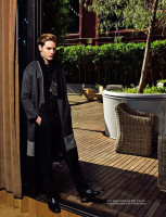 Dominic Sherwood photo #