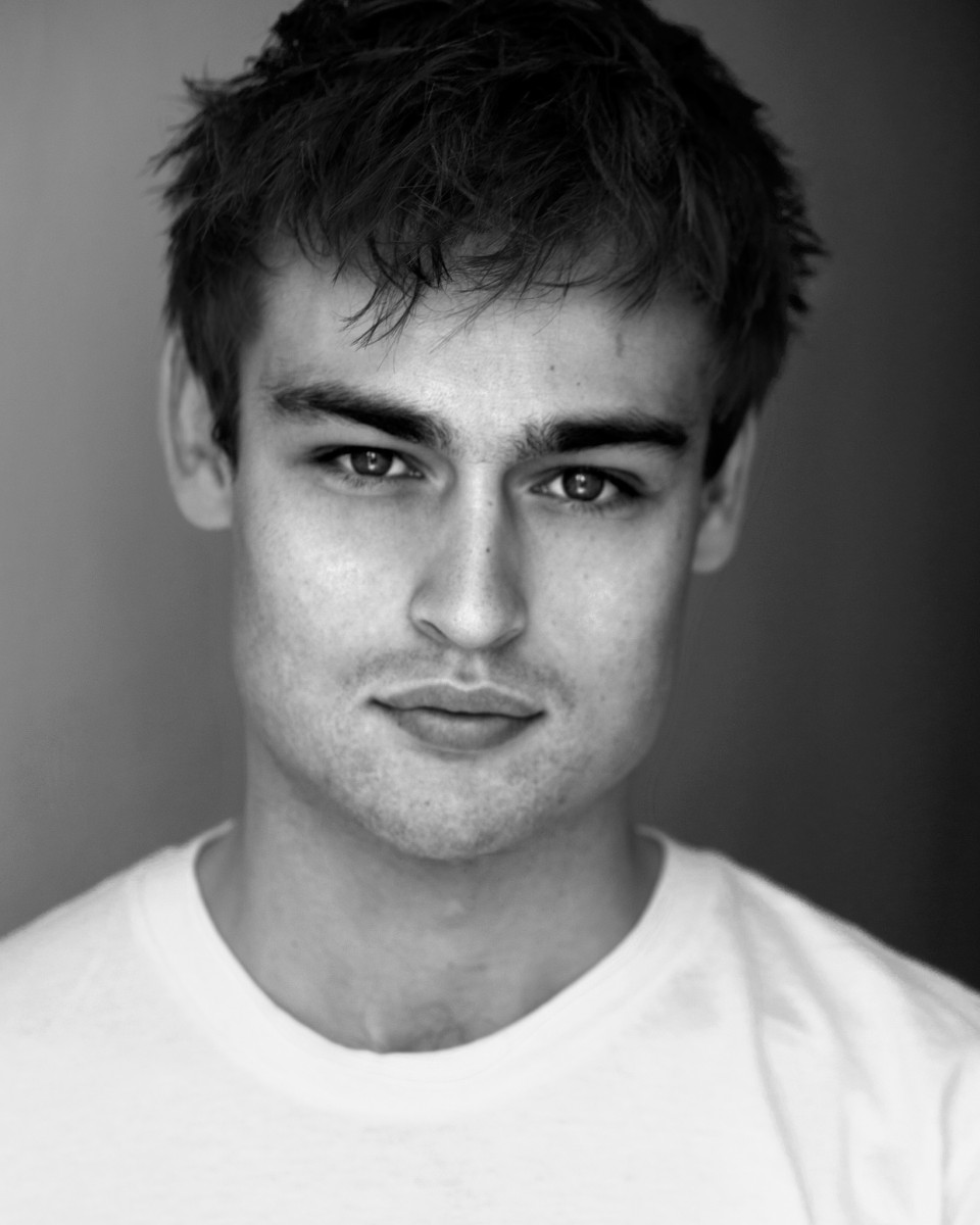 Douglas Booth: pic #900456