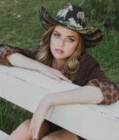 Effy Harvard photo #