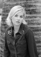 Elisha Cuthbert photo #