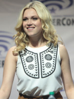 Eliza Taylor photo #