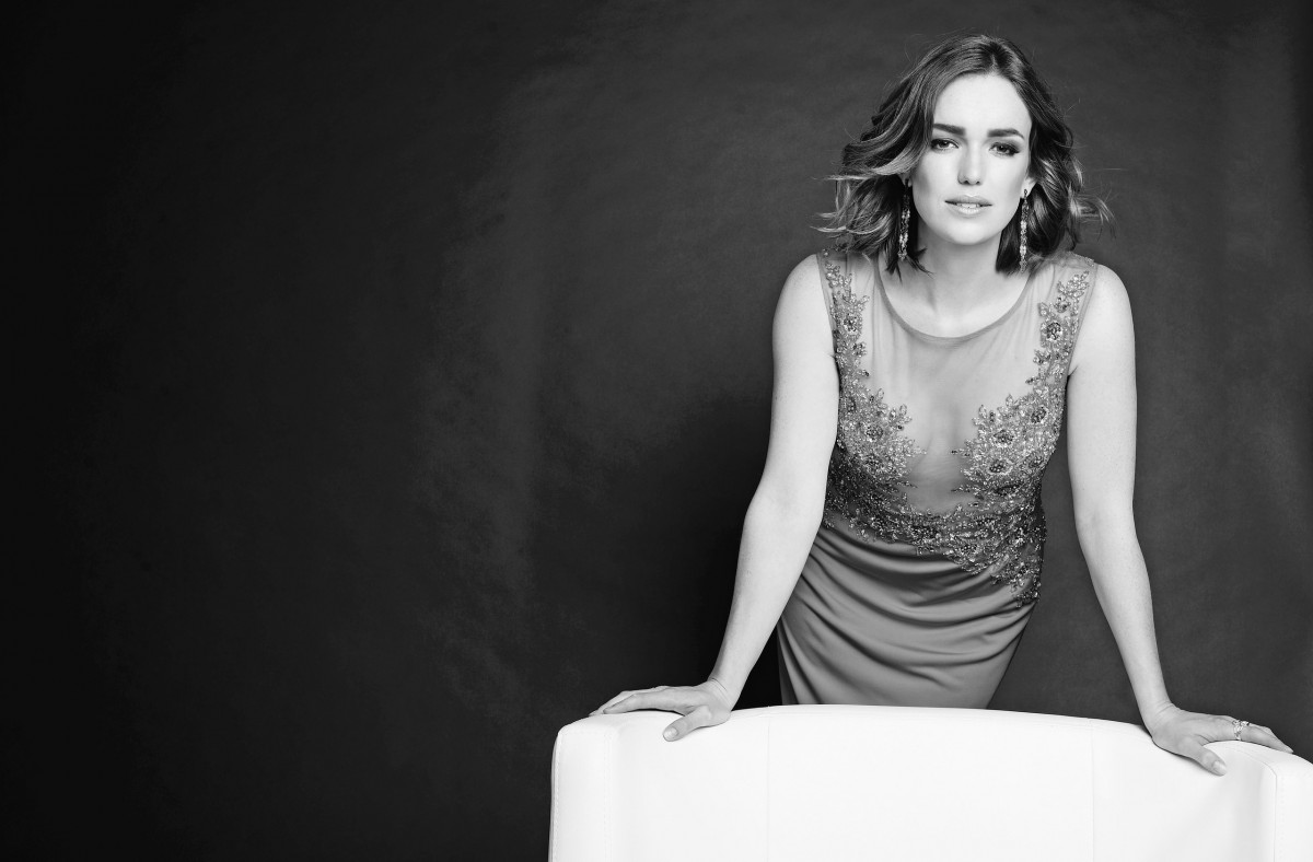 Elizabeth Henstridge: pic #1266267