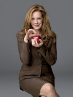 Elizabeth Perkins photo #