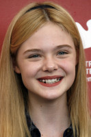 Elle Fanning photo #