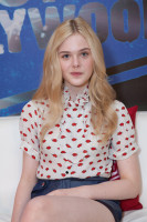 Elle Fanning photo #