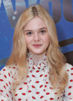 Elle Fanning photo #