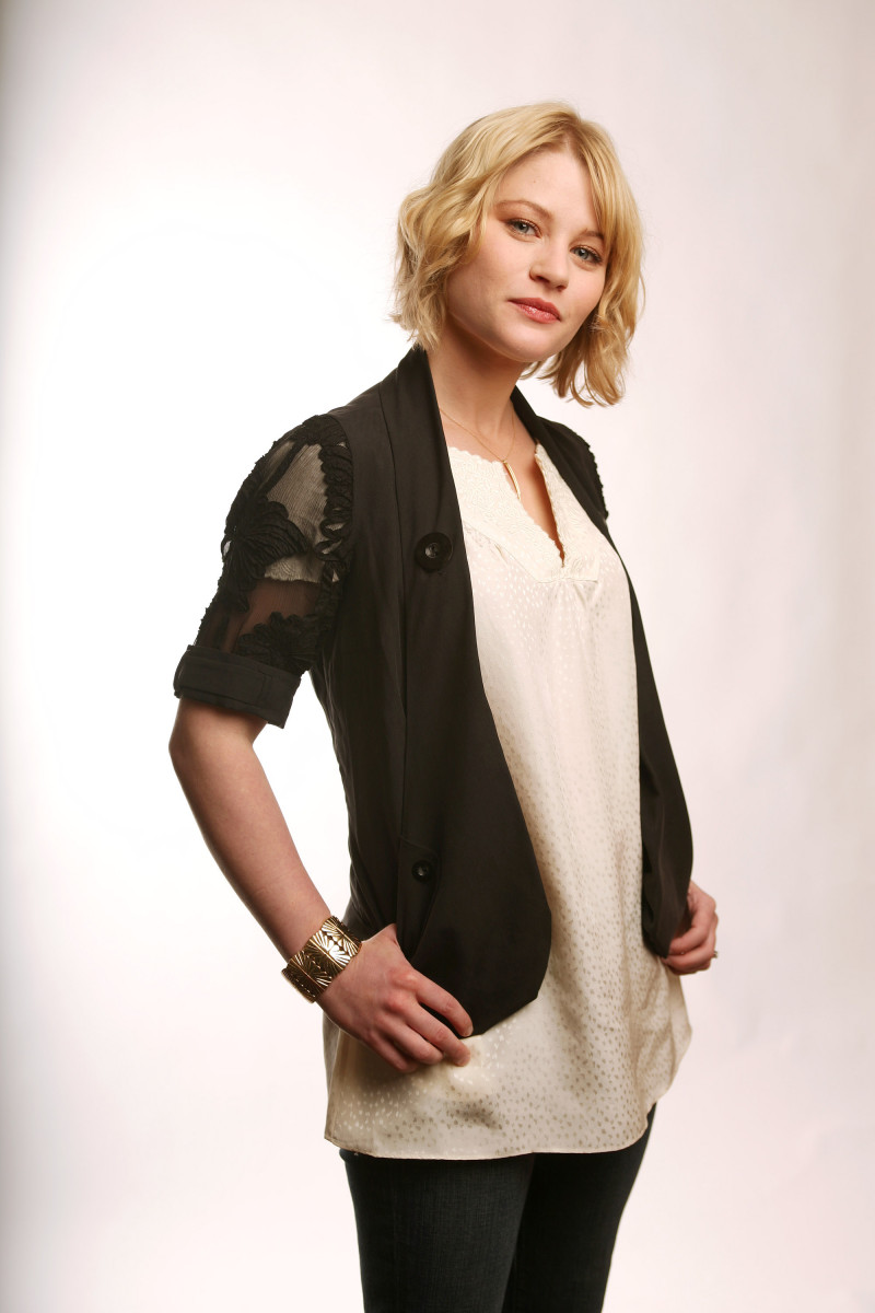 Emilie De Ravin: pic #325474