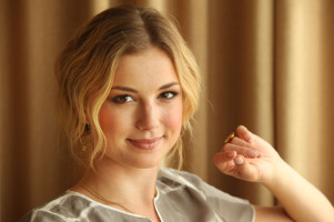 Emily van Camp photo #
