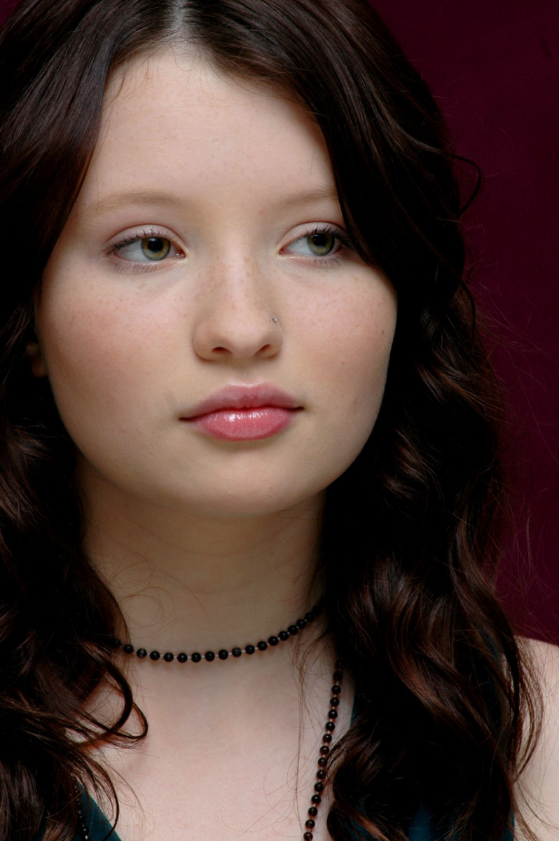 Emily Browning: pic #285452