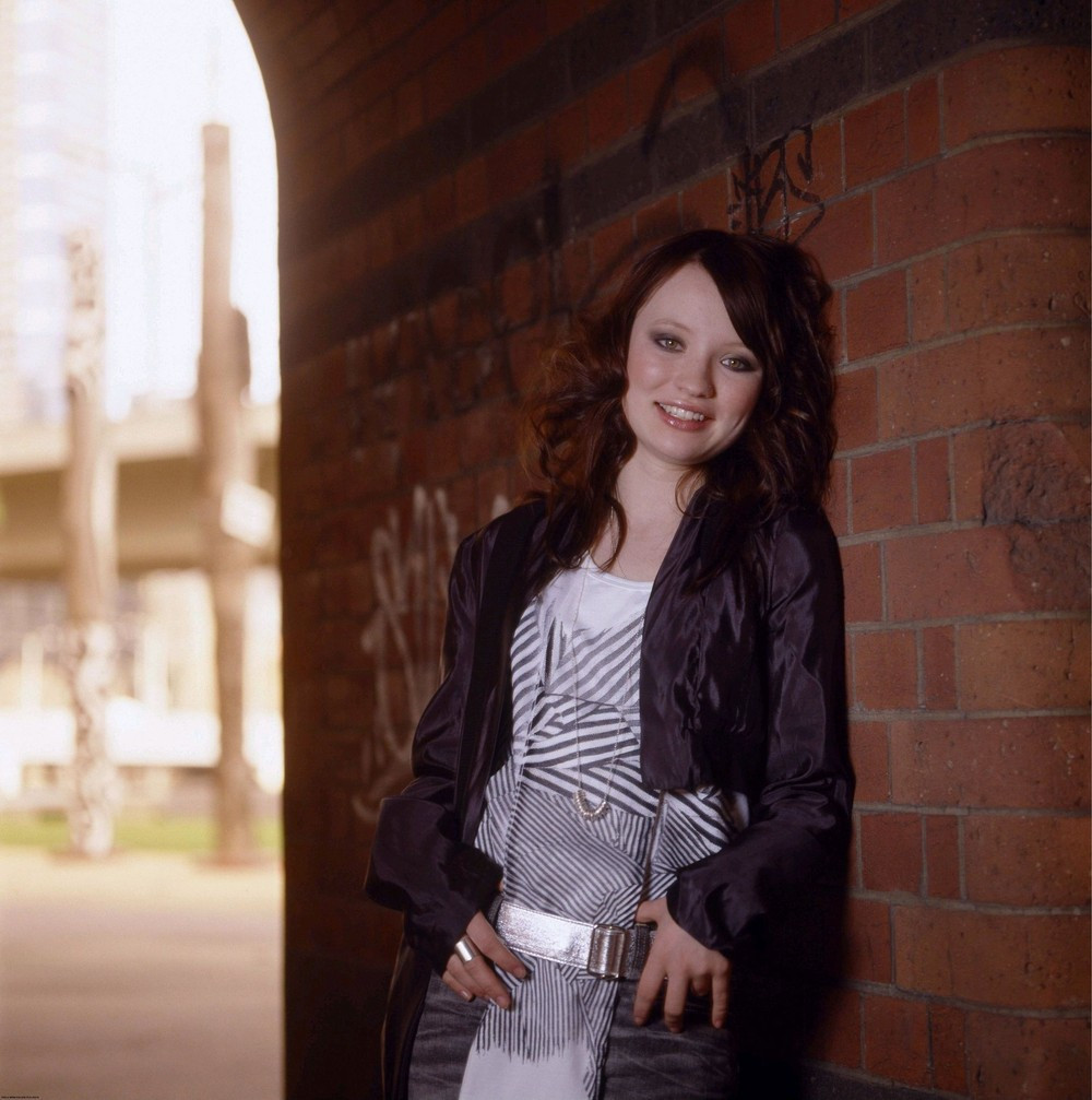 Emily Browning: pic #285370