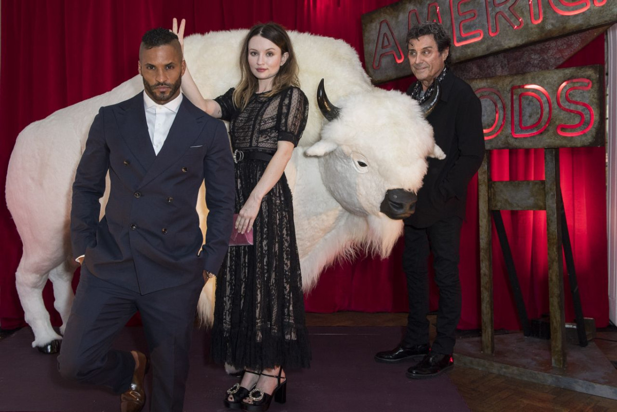 Emily Browning: pic #922316