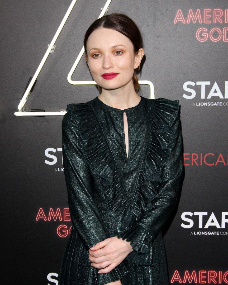 Emily Browning: pic #926709