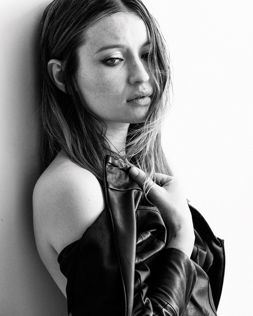 Emily Browning: pic #849612