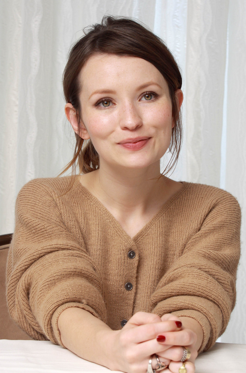Emily Browning: pic #674313