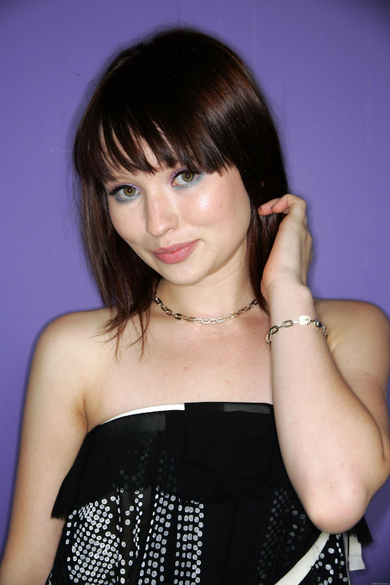 Emily Browning: pic #849615