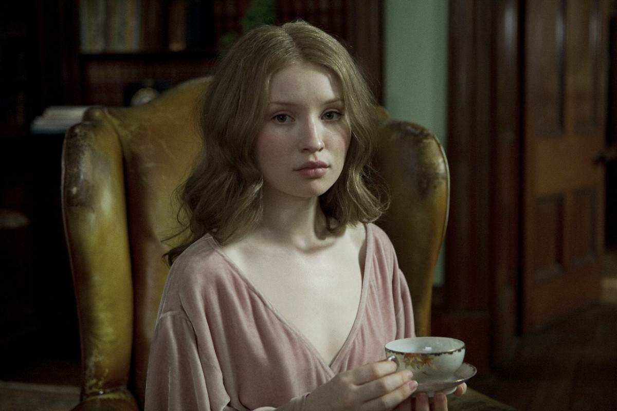 Emily Browning: pic #678651