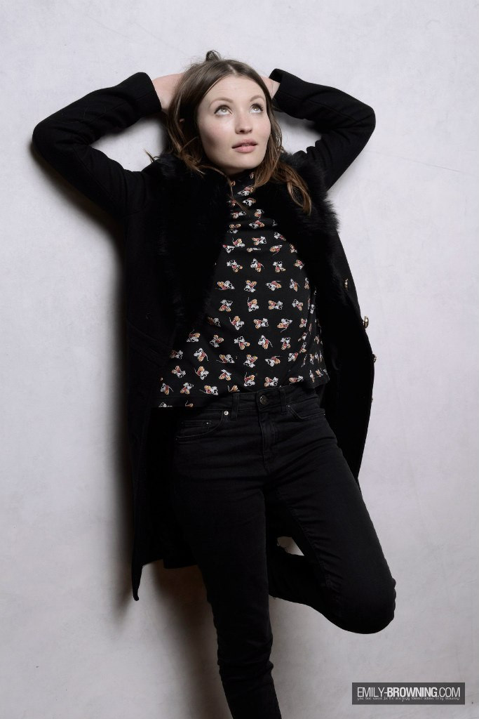 Emily Browning: pic #679677