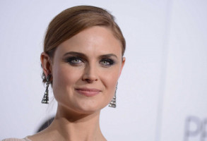 Emily Deschanel photo #