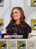 Emily Deschanel photo #