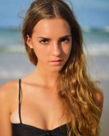 Emily Feld photo #