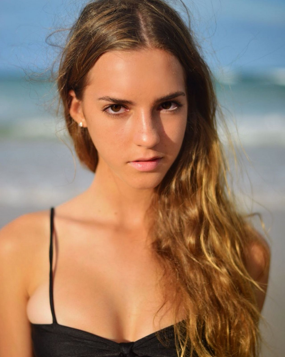 Emily Feld: pic #1192389