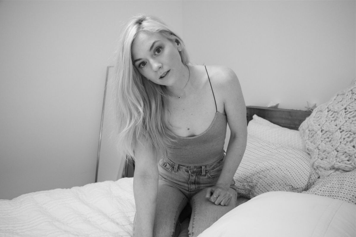 Emily Kinney: pic #1204817