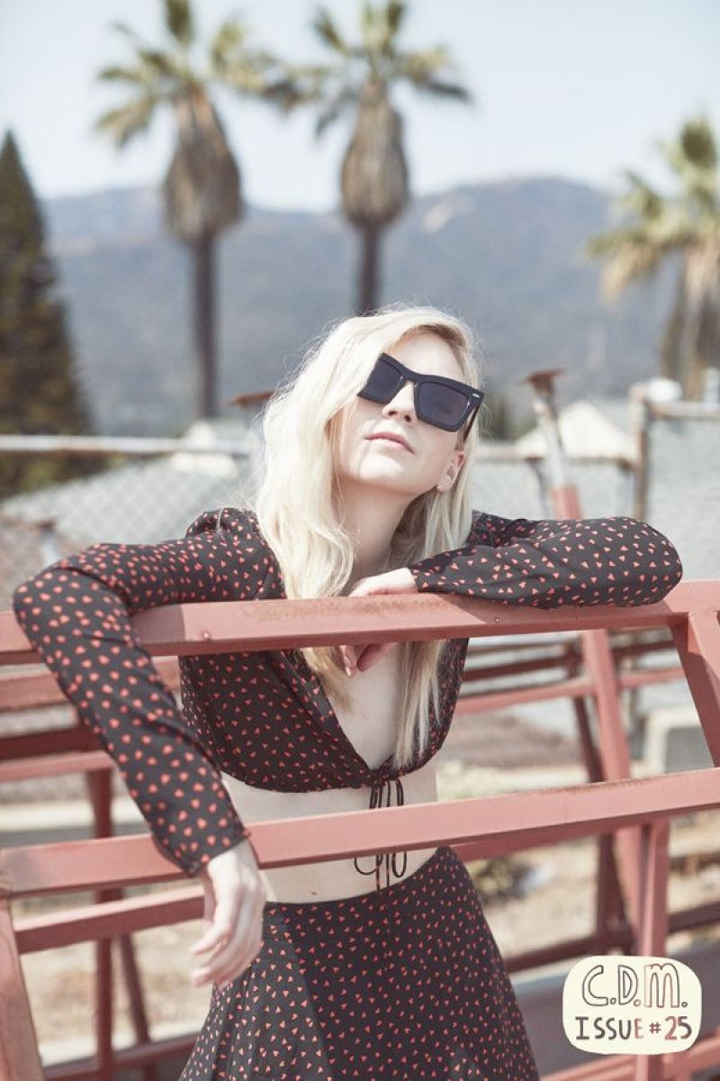 Emily Kinney: pic #1073250