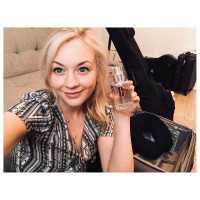 Emily Kinney photo #