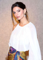 Emily Ratajkowski photo #
