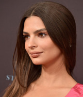 Emily Ratajkowski photo #