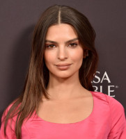 Emily Ratajkowski photo #