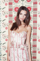 Emily Ratajkowski photo #