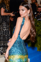 Emily Ratajkowski photo #
