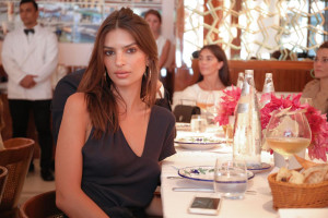 Emily Ratajkowski photo #
