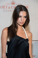 Emily Ratajkowski photo #