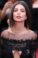 Emily Ratajkowski photo #