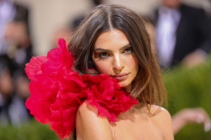 Emily Ratajkowski photo #