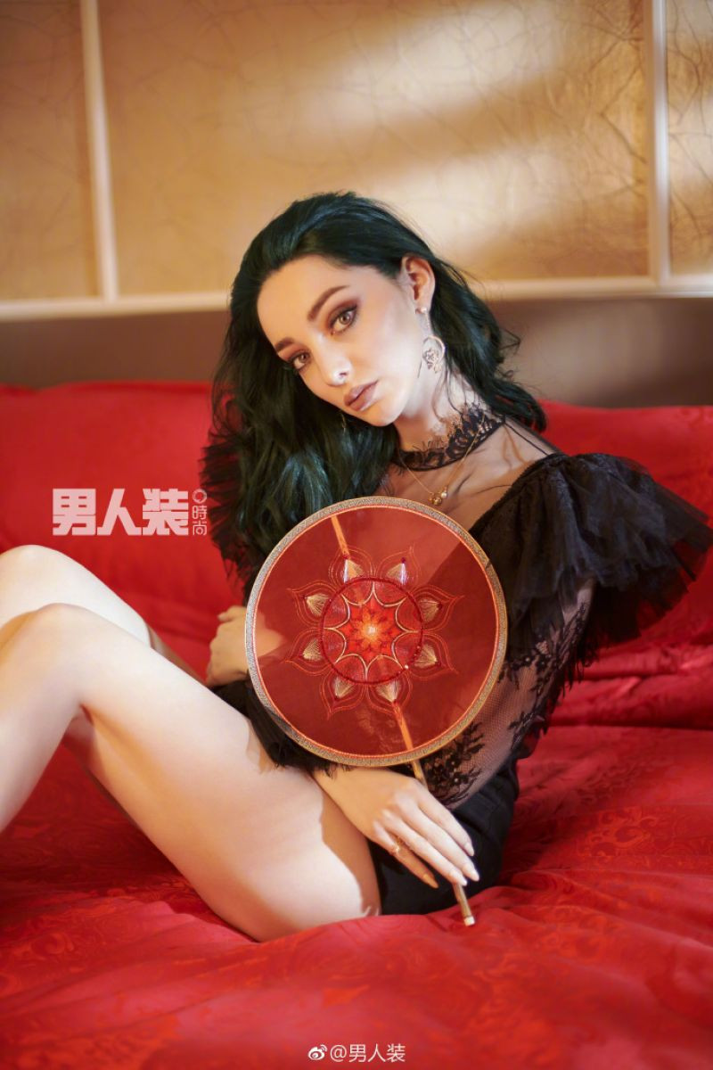 Emma Dumont: pic #1193503