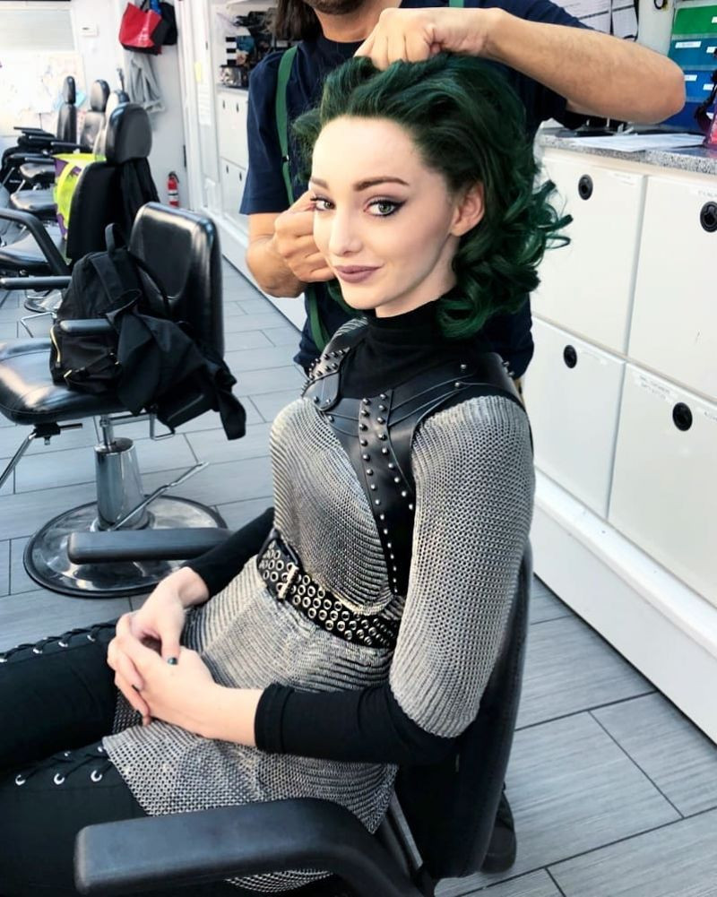 Emma Dumont: pic #1091813