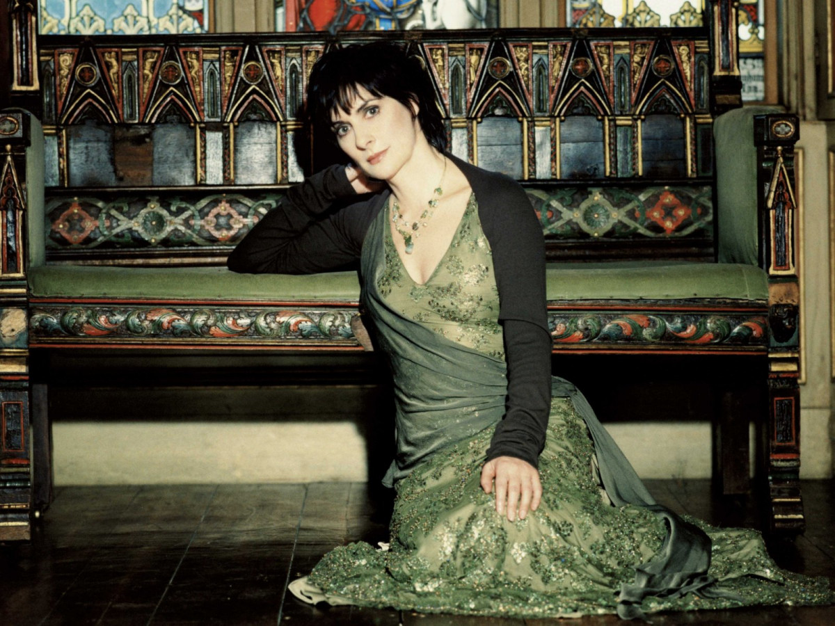 Enya: pic #189655