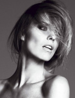 Eva Herzigova photo #