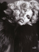 Eva Herzigova photo #