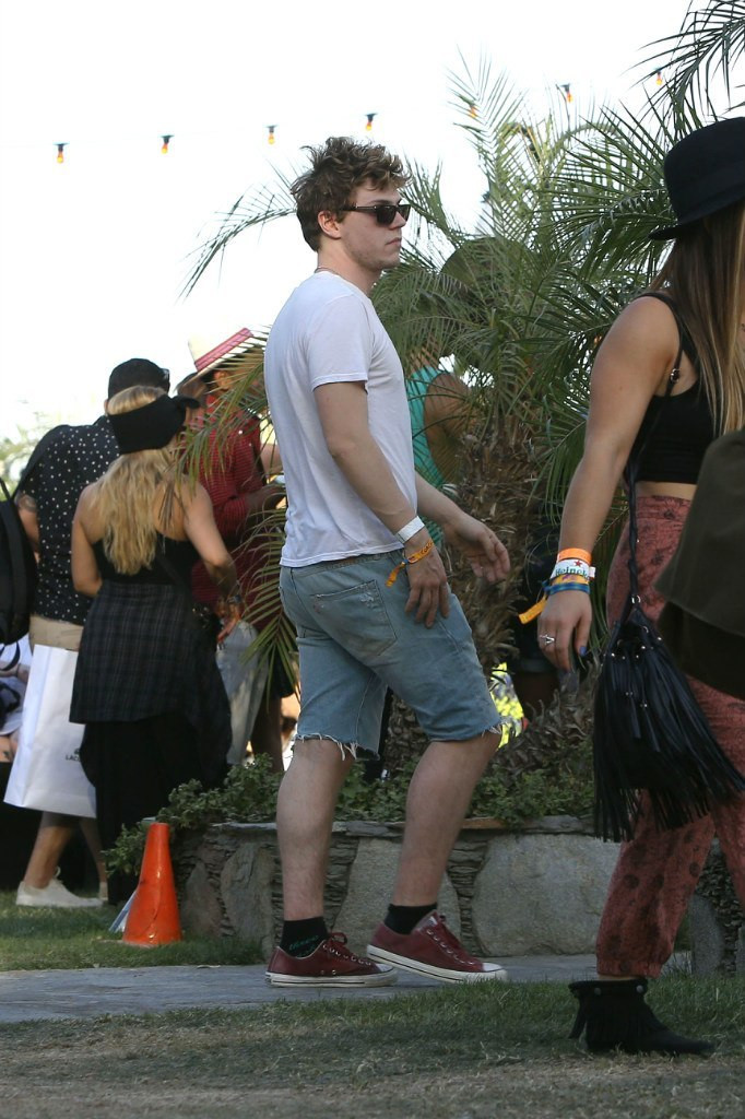 Evan Peters: pic #707894