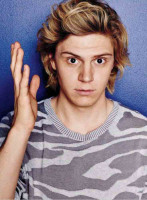 Evan Peters photo #