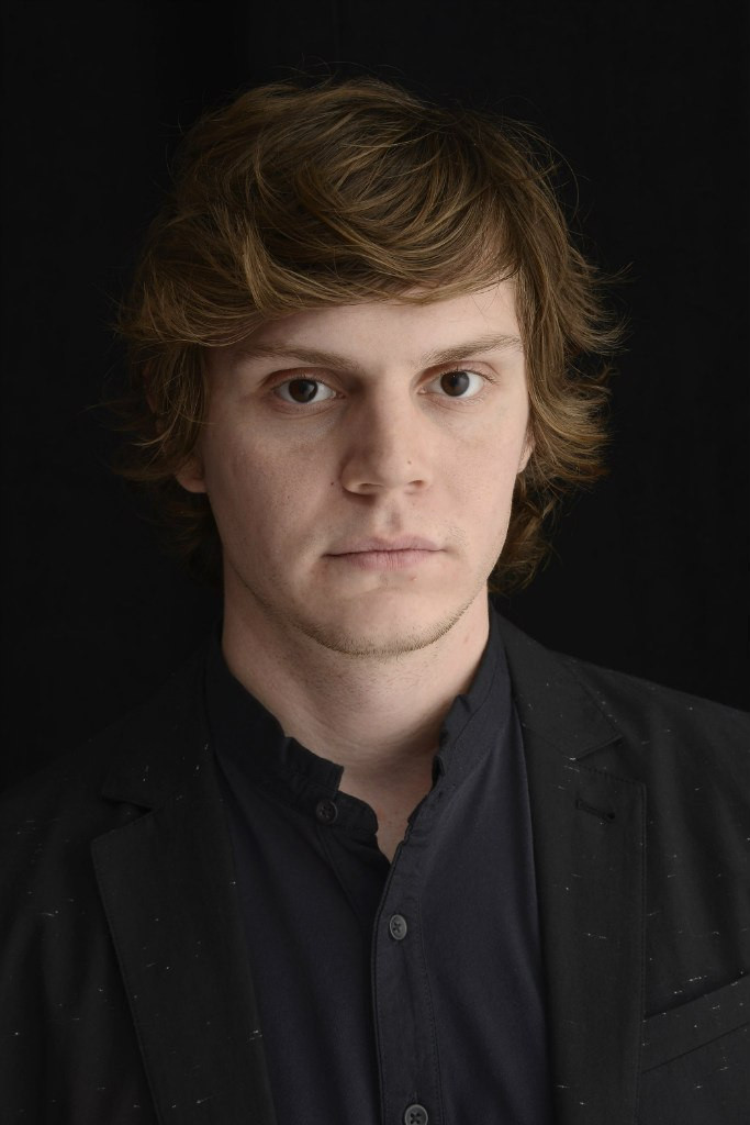 Evan Peters: pic #710953